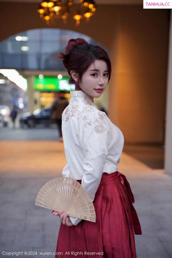 美七Mia  [XiuRen]高清写真图 2024.01.19 No.7985 美七Mia 古装美腿第15张图片